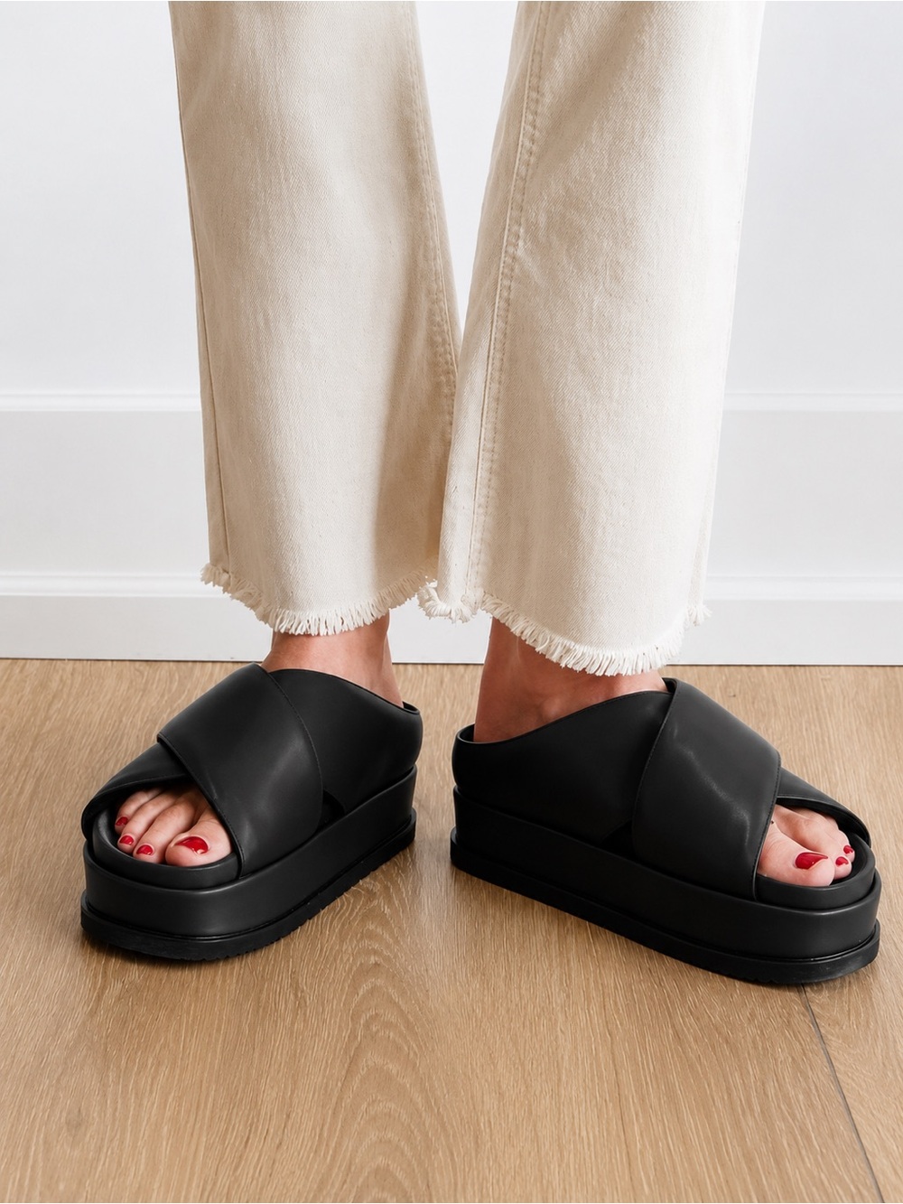 ROAM Cross Stack Platform Slides Black Sandals Vegan Leather NWOT Women's US 7